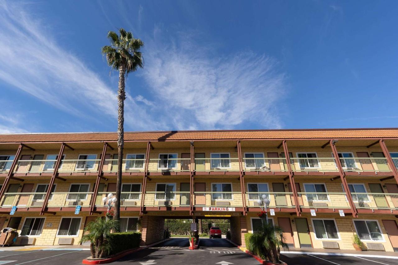 Super 8 By Wyndham Anaheim/Disneyland Drive Hotel Exterior foto