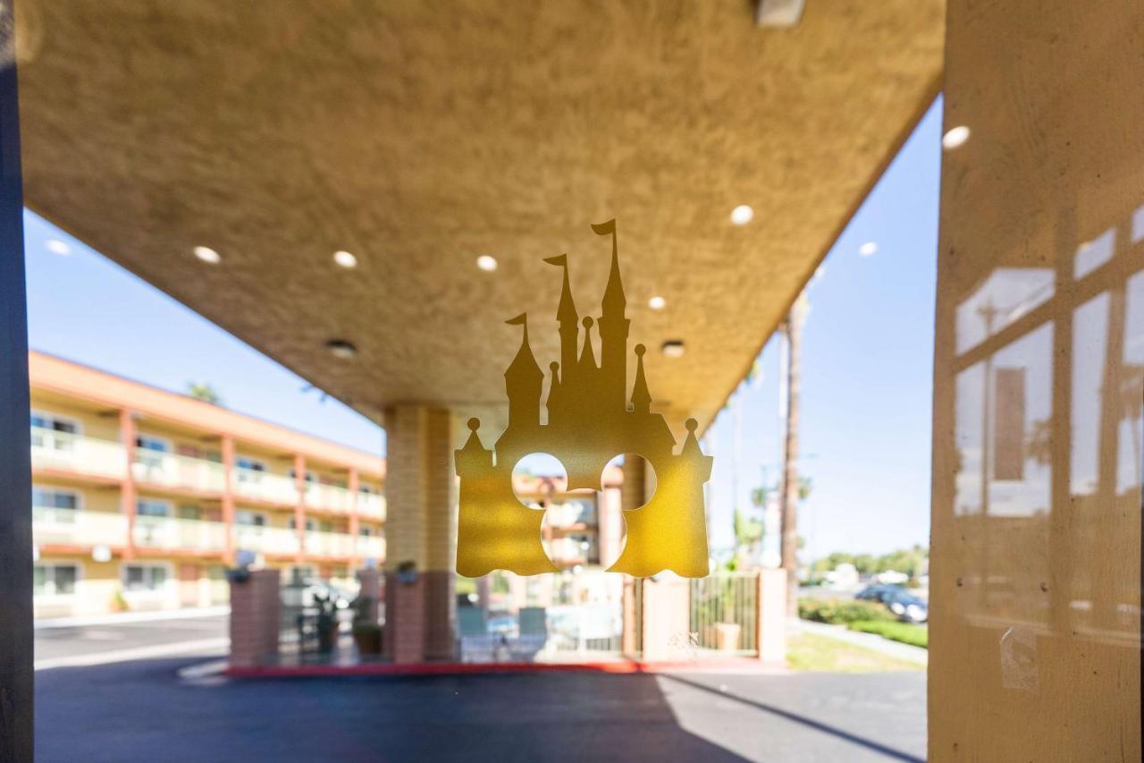 Super 8 By Wyndham Anaheim/Disneyland Drive Hotel Exterior foto