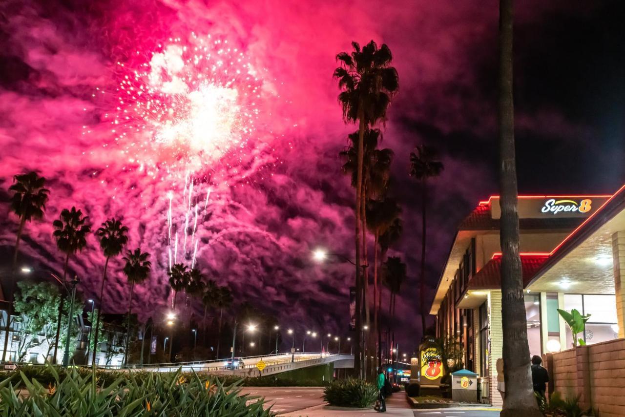 Super 8 By Wyndham Anaheim/Disneyland Drive Hotel Exterior foto